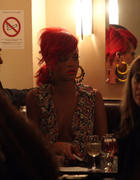 th_79168_RihannaChateaubriandRestaurantParis6.10.2010_12_122_497lo.jpg