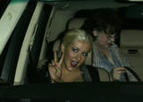 th_85373_celeb-city.org_Christina_Aguilera-out_for_dinner_with_family_3137_122_52lo.jpg