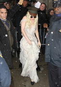 Lady GaGa (Леди ГаГа) - Страница 6 Th_90662_s-lg-at-abc-studios-in-nyc-20100210-11_122_549lo