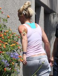 -Britney-Spears-At-A-Dance-Studio-In-Westlake%2C-June-7-2013-x1e6abdjw2.jpg