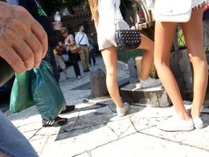 Italian Girls On The Street-21l6vh4b3v.jpg