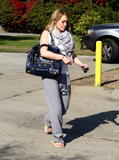 http://img185.imagevenue.com/loc18/th_03952_Celebutopia-Hilary_Duff_leaving_pilates_class_in_Toluca_Lake-16_122_18lo.JPG