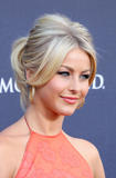 http://img185.imagevenue.com/loc342/th_29805_JulianneHough_46thAnnualAcademyOfCountryMusicAwardsApril32011_By_oTTo9_122_342lo.jpg