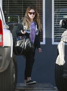 http://img185.imagevenue.com/loc529/th_32426_Hilary_Duff_leaves_the_gym_in_Studio_City2_122_529lo.jpg