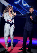 http://img185.imagevenue.com/loc530/th_50587_Jennifer_Lopez_at_American_Idol_Season10_8_122_530lo.jpg